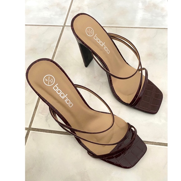 Burgundy strappy heels - Picture 4 of 4